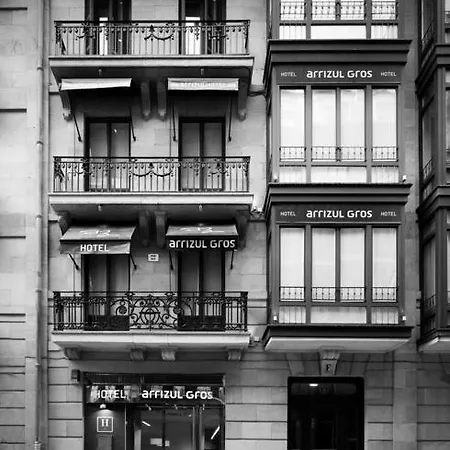 & Suites Arrizul Gros San Sebastian