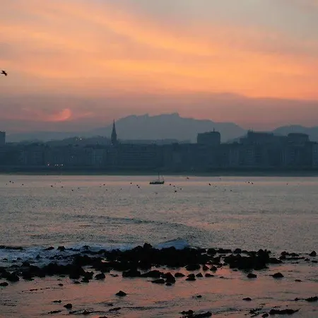 & Suites Arrizul Gros San Sebastian