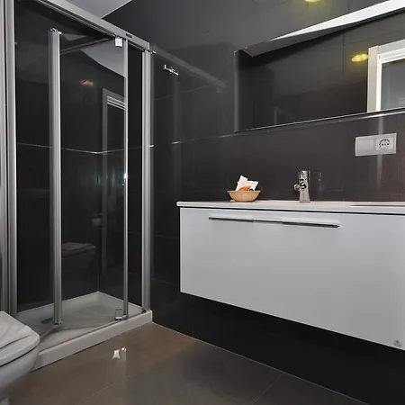 & Suites Arrizul Gros San Sebastián