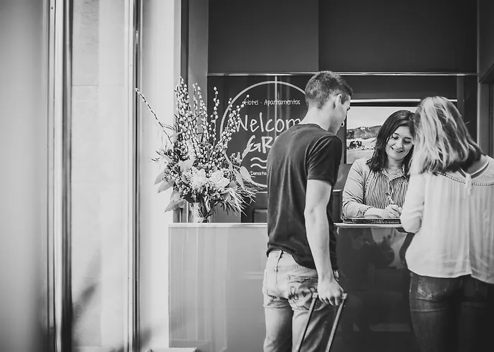 & Suites Arrizul Gros 酒店 *