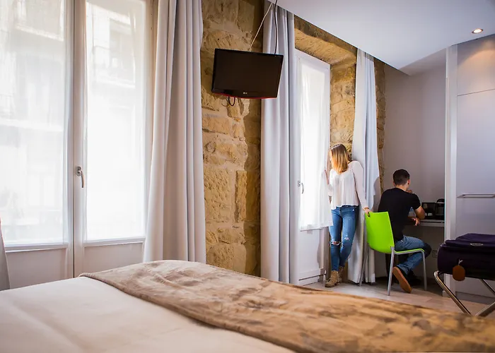 & Suites Arrizul Gros 圣塞瓦斯蒂安