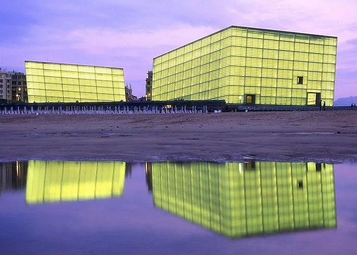 & Suites Arrizul Gros San Sebastián