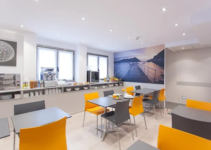 & Suites Arrizul Gros 酒店 *